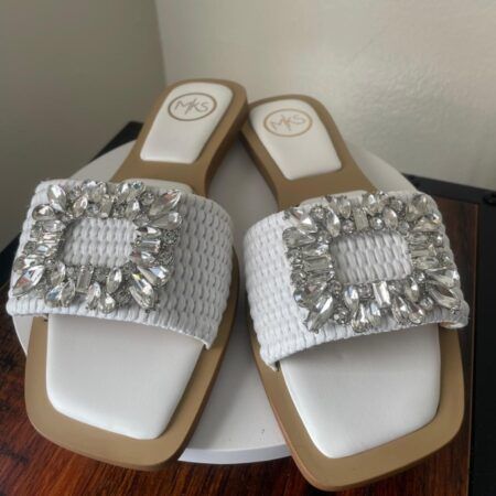 flat-sandals-white