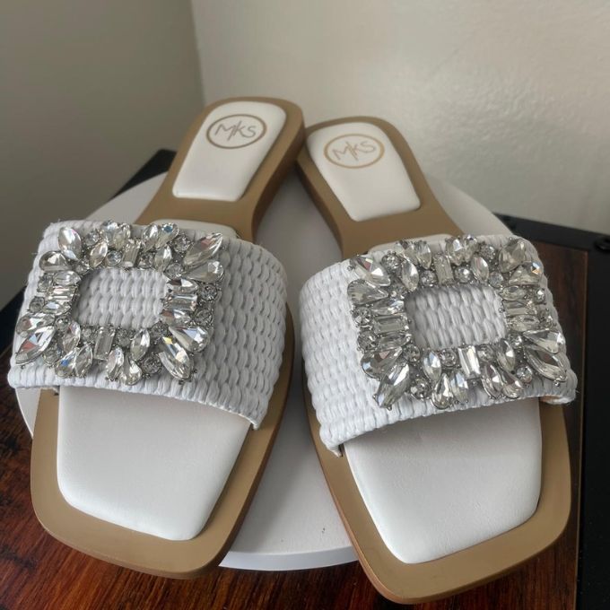 flat-sandals-white